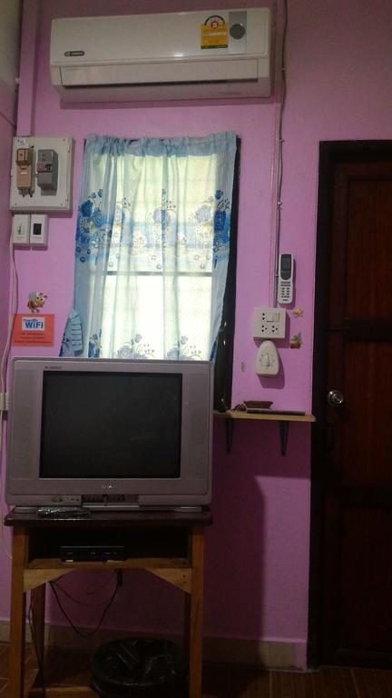 Ostello Baan Benjathip Amphawa Esterno foto