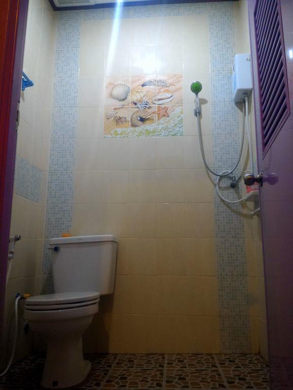 Ostello Baan Benjathip Amphawa Esterno foto